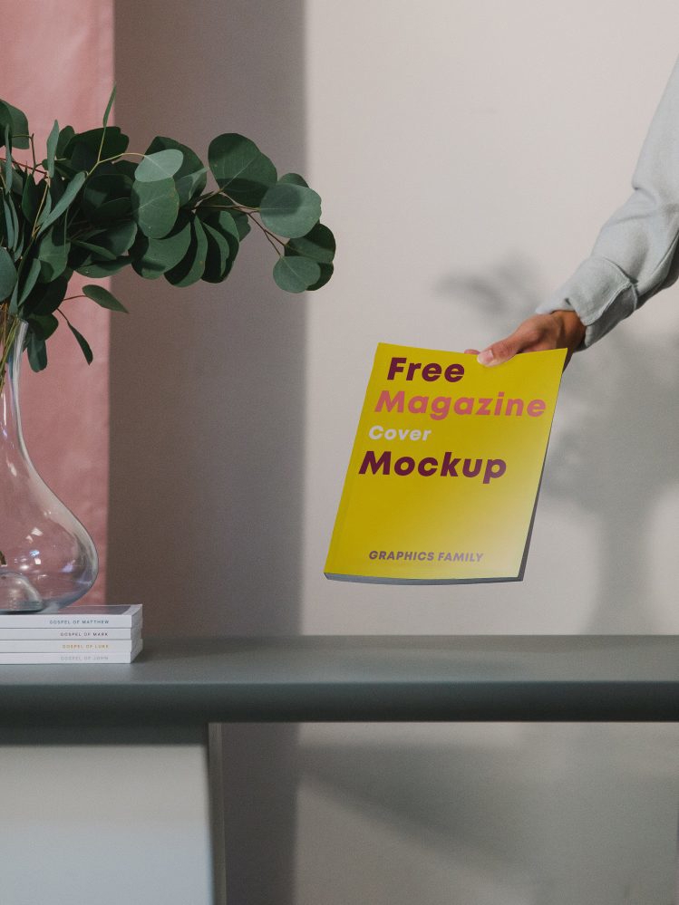 فایل ماکت مجله کتاب مینیمال در دست - Minimal Book Magazine in hand mockup