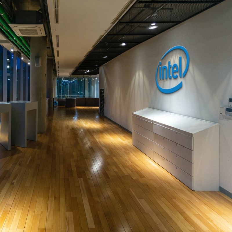 فایل موکاپ لوگو دیواری راهروی اداری - Office Corridor Wall Logo Mockup