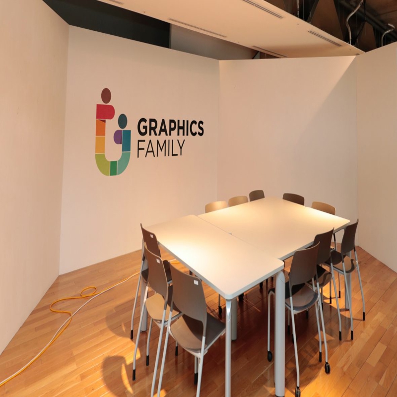 فایل موکاپ لوگو داخلی اتاق جلسات اداری - Office Meeting Room Interior Logo Mockup