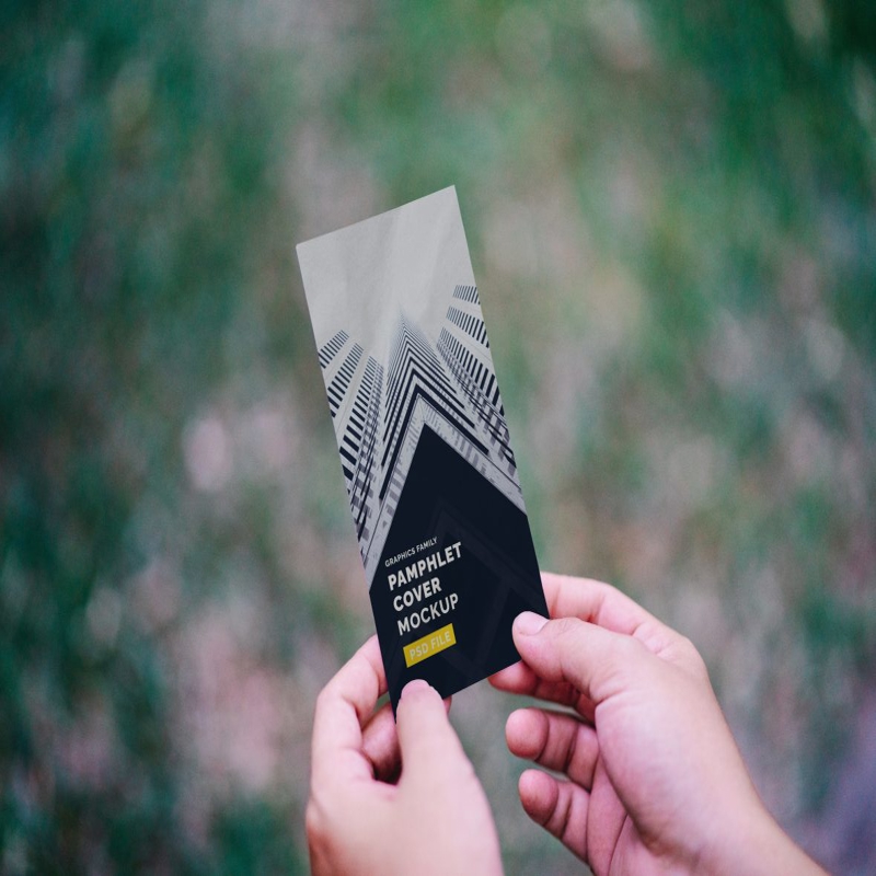 فایل ماکت طراحی جلد بروشور - Pamphlet Cover Design Mockup