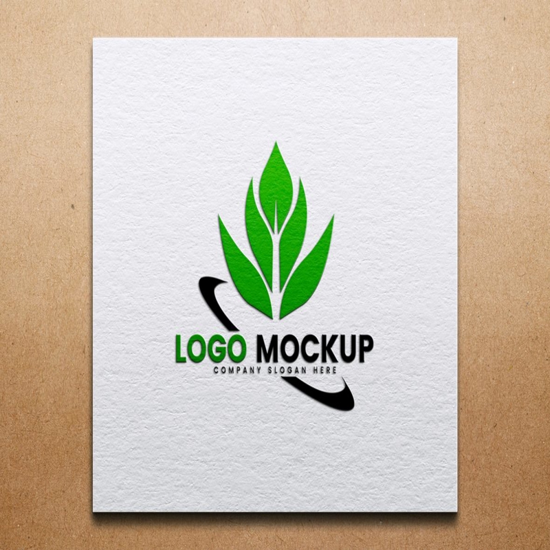 فایل ماکت لوگوی برجسته واقع‌گرایانه روی کاغذ کرافت - Realistic embossed logo mockup on craft paper