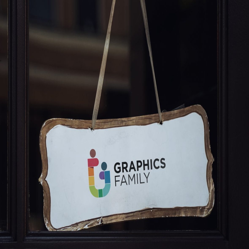 فایل موکاپ لوگو تابلوی آویز فروشگاه - Shop Hanging Sign Board Logo Mockup