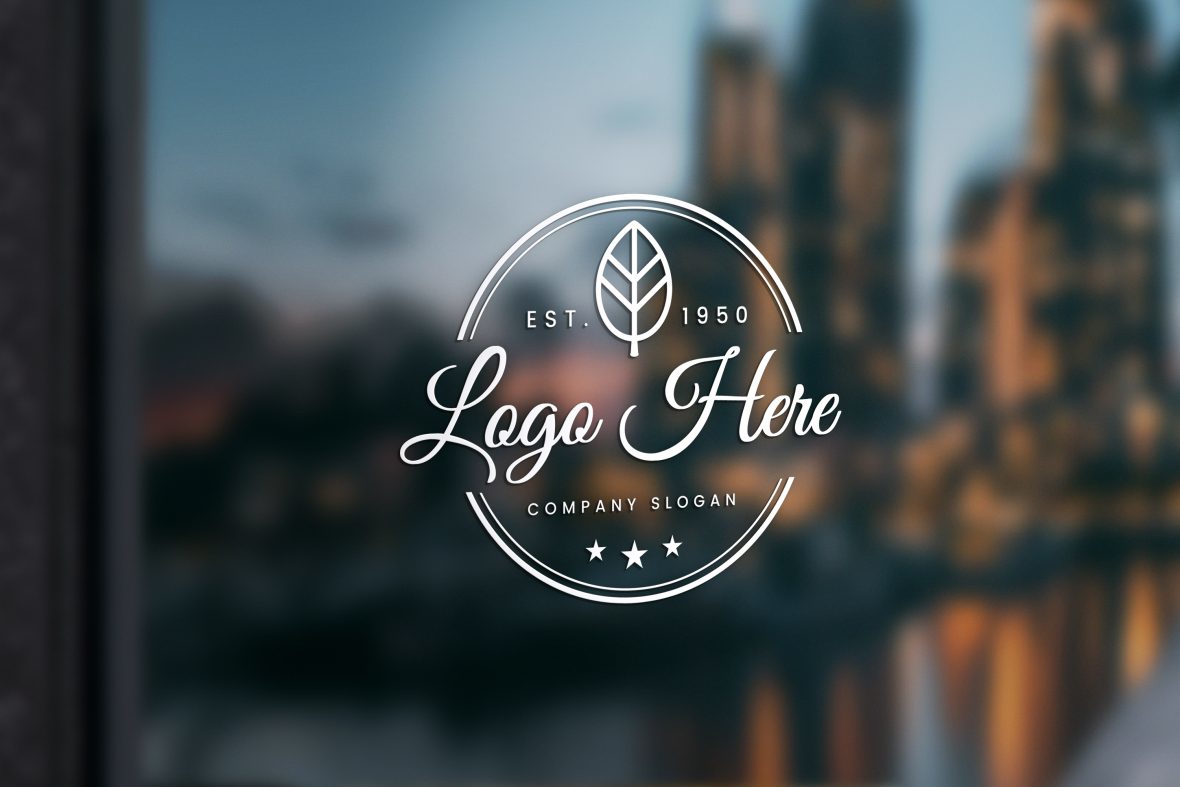 فایل موکاپ لوگوی سه بعدی درب شیشه ای با کیفیت بالا در فرمت PSD - 3D Glass Door Logo Mockup in High-Quality PSD
