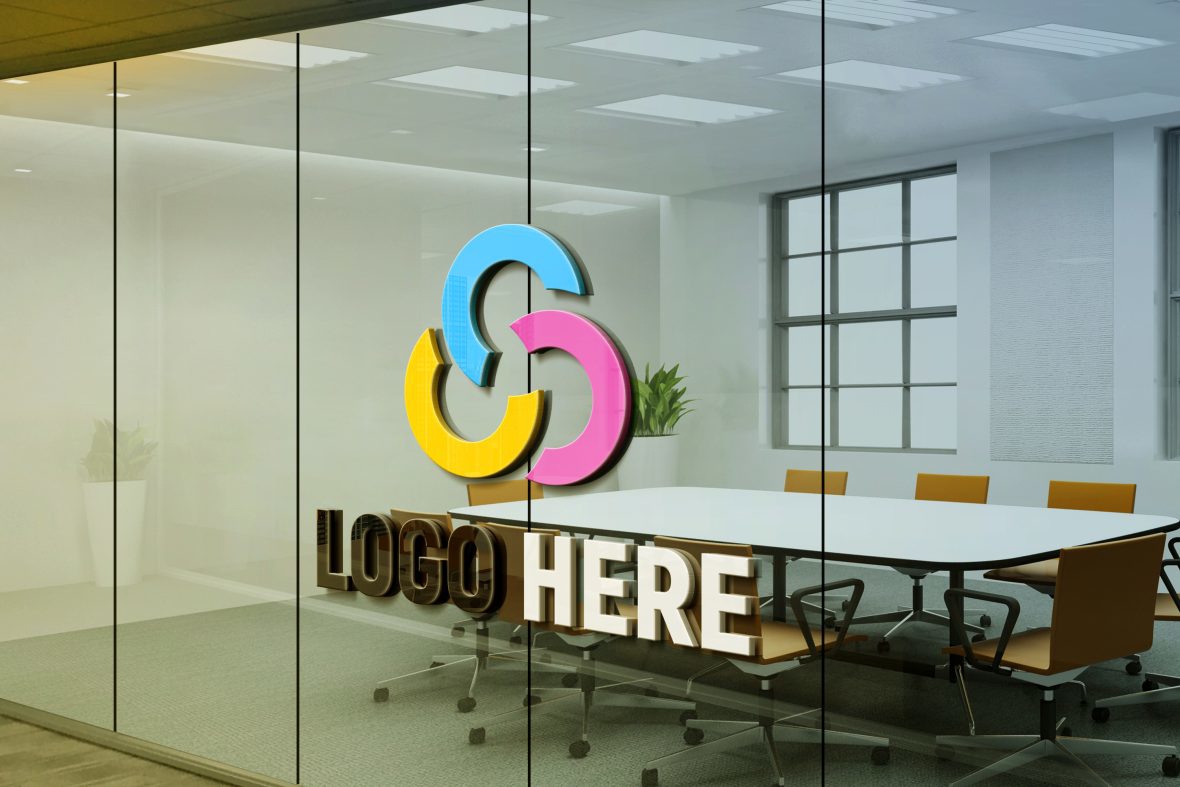 فایل موکاپ لوگوی سه بعدی واقع گرایانه روی دیوار شیشه ای اتاق جلسات اداری - 3D Realistic logo mockup on office meeting room glass wall