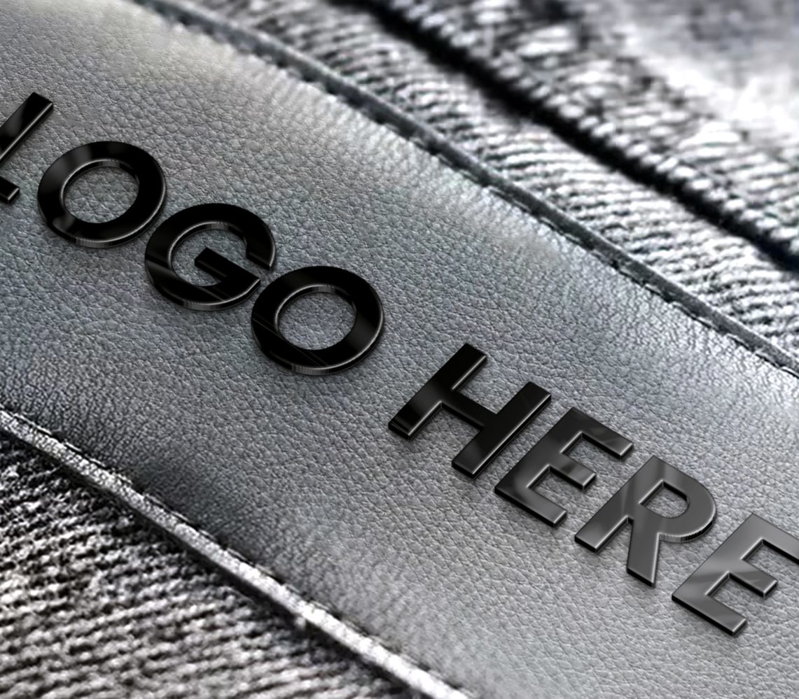فایل موکاپ لوگوی فلزی مشکی روی برچسب شلوار جین - Black Metal Logo Mockup on Jeans Label