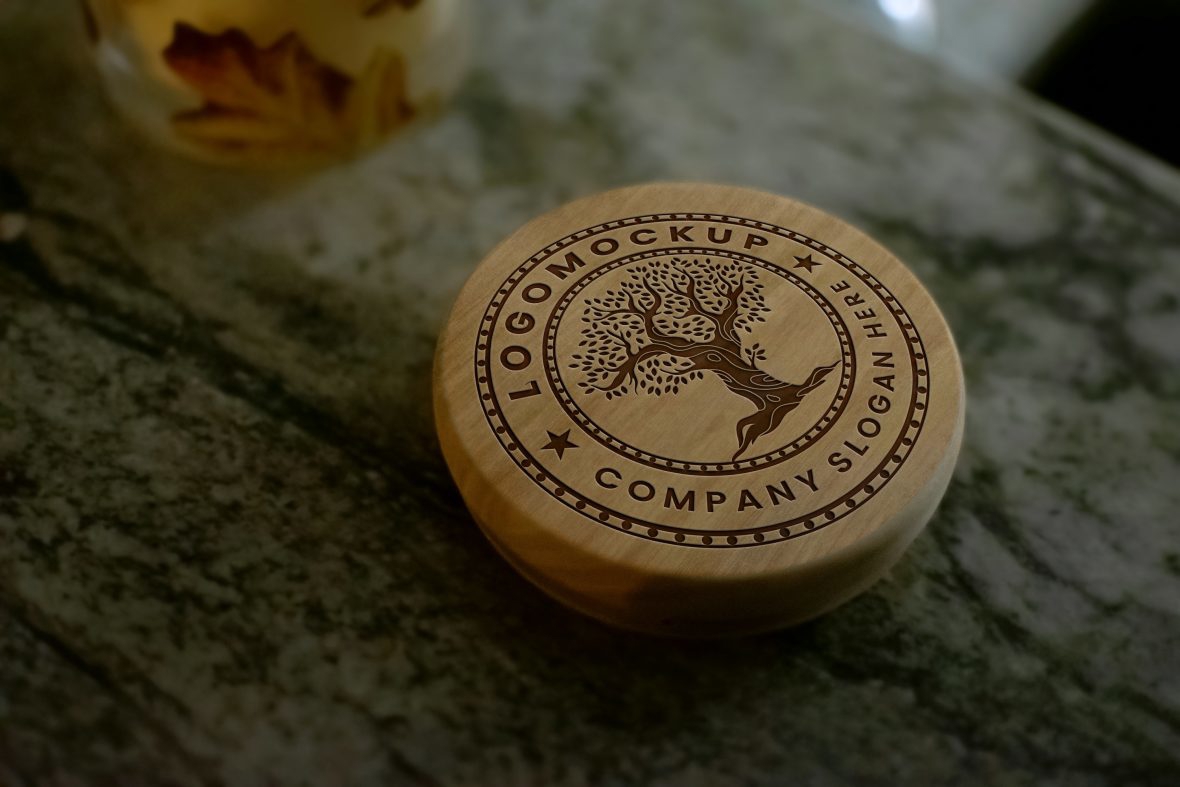 فایل موکاپ لوگو زیرلیوانی چوبی قهوه‌ای - Brown Wooden Coaster Logo Mockup