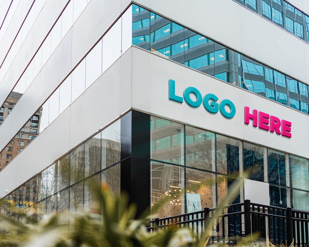 فایل موکاپ لوگو فروشگاه معروف - Famous Store Logo Mockup