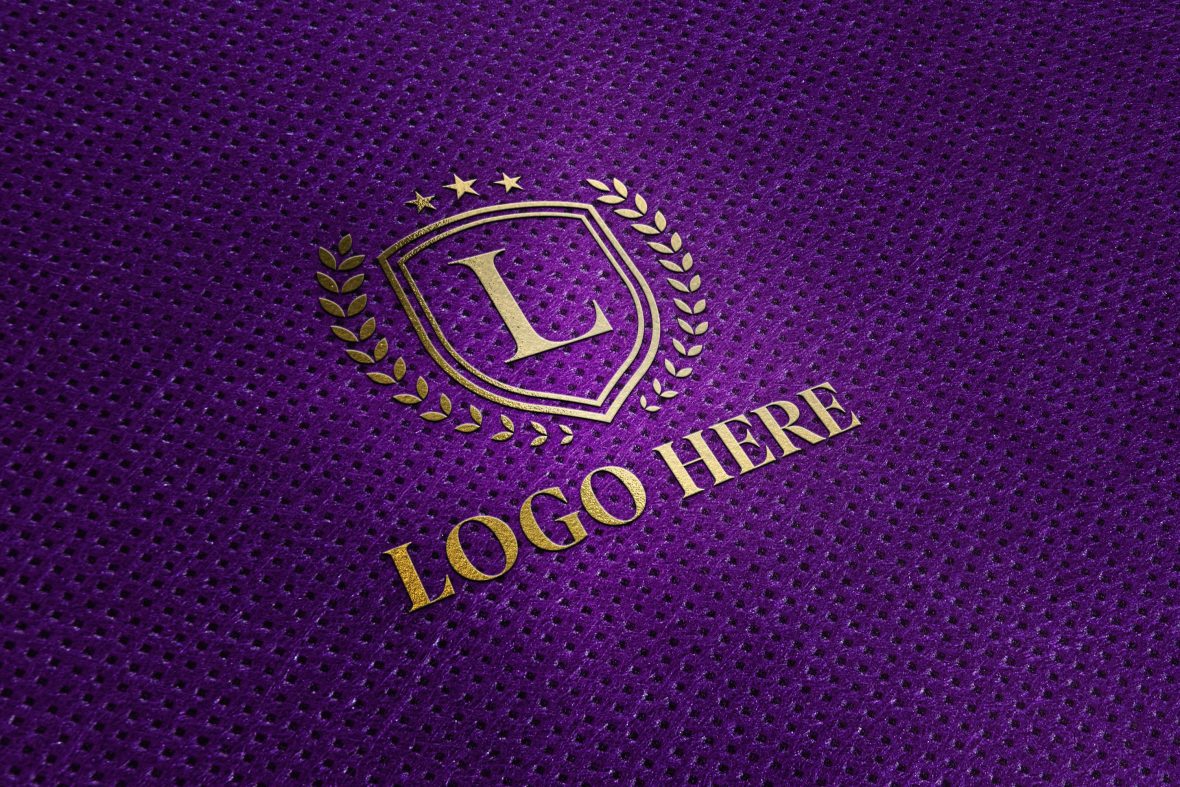 فایل موکاپ لوگوی طلایی روی پارچه بنفش - Gold Logo Mockup on Purple Fabric Texture