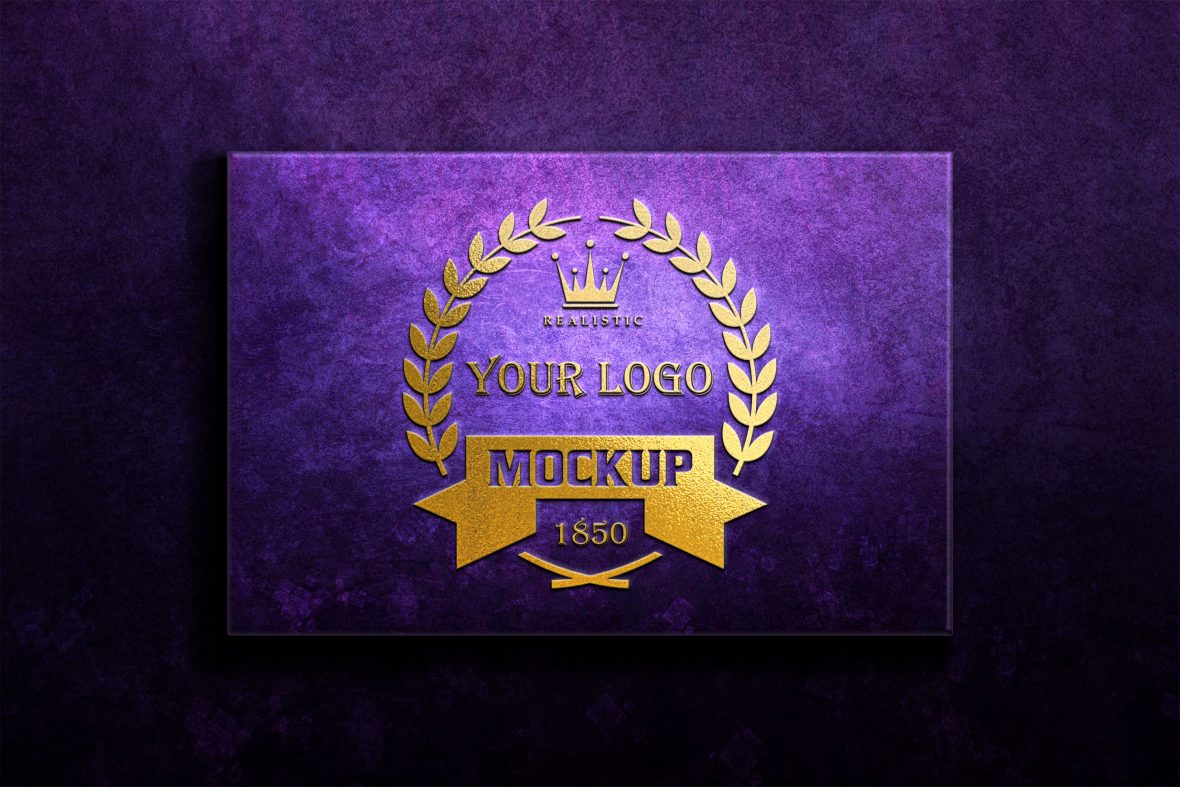 فایل موکاپ لوگوی طلایی روی زمینه انتزاعی بنفش - Golden Logo Mockup on Purple Abstract Background