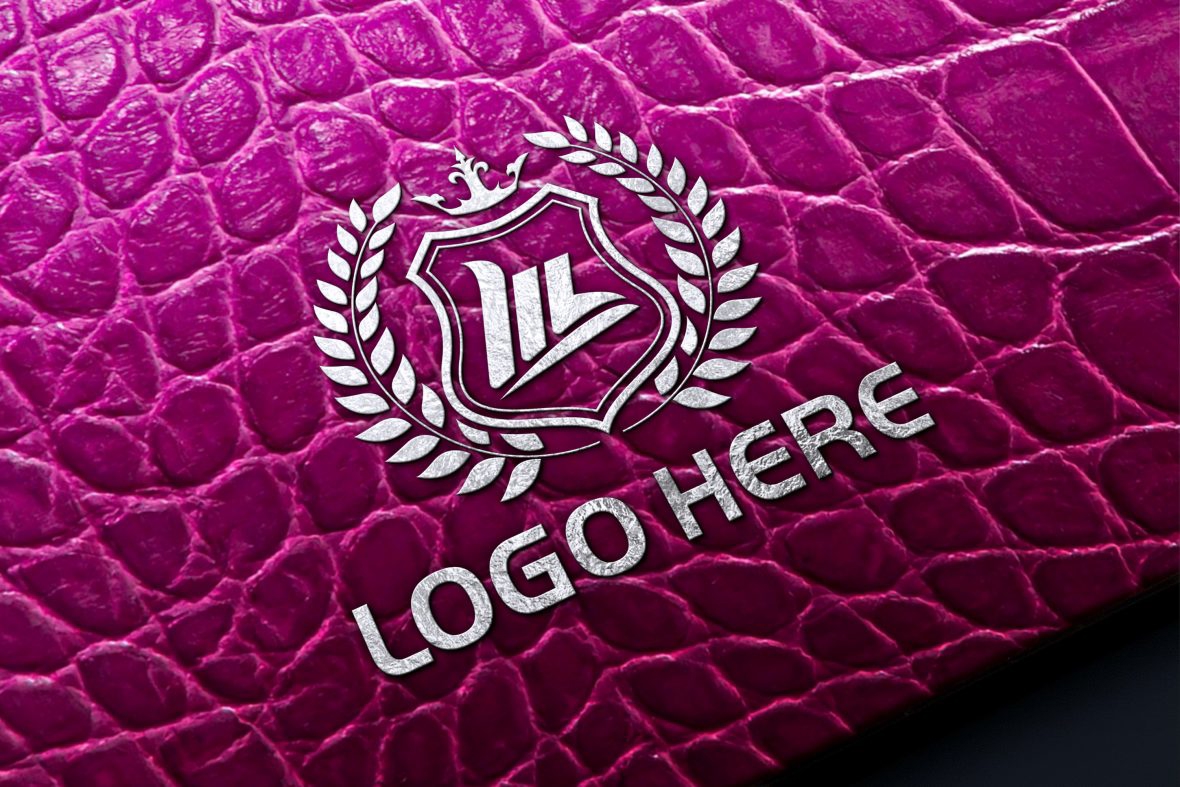 فایل موکاپ لوگو روی پوست تمساح بنفش - Logo Mockup on Purple Alligator Skin