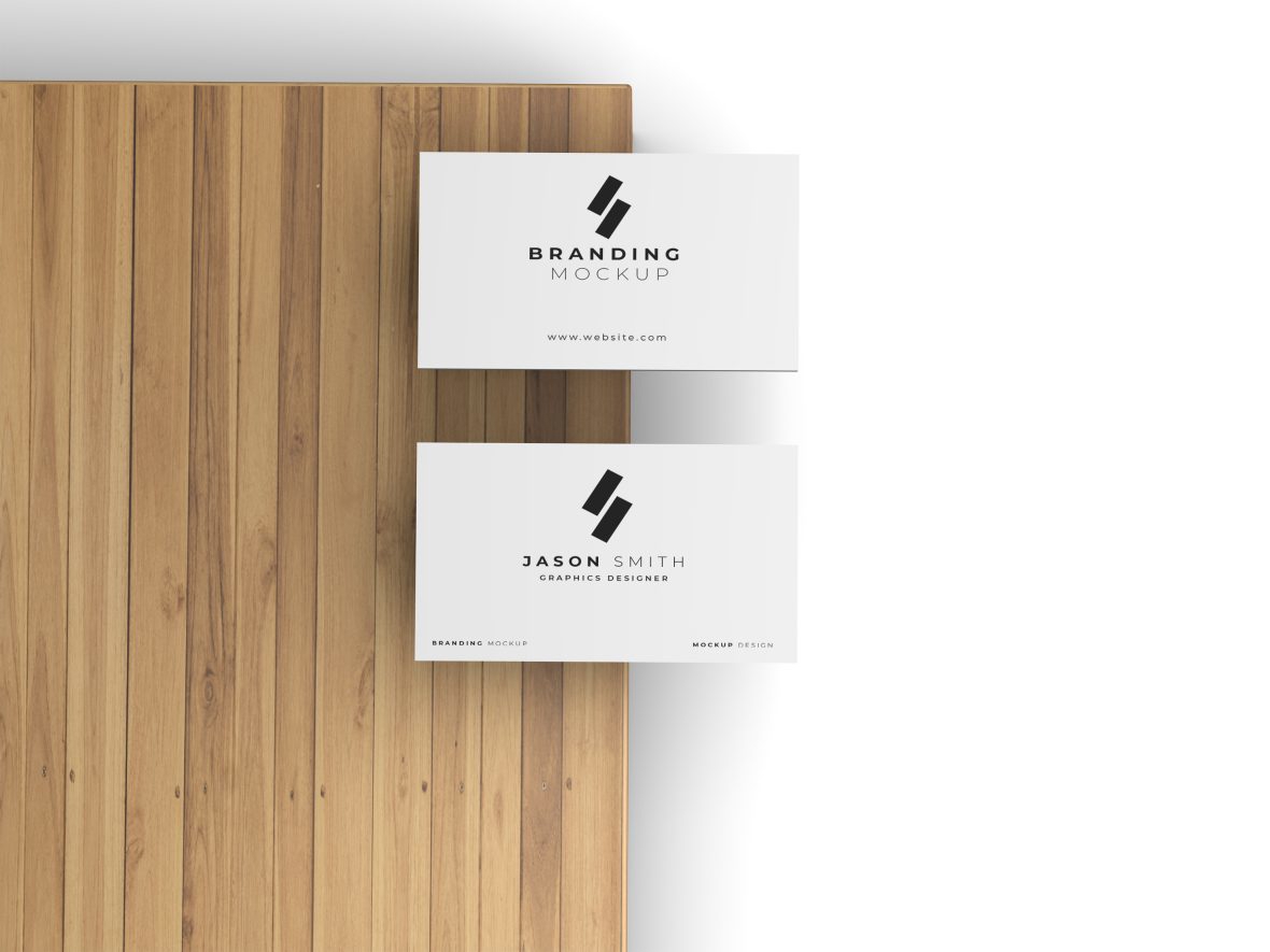 فایل ماکت کارت ویزیت واقع‌گرایانه روی چوب - Realistic Business Card Mockup on Wood