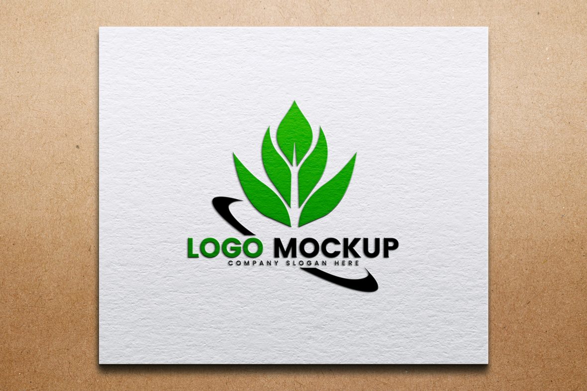 فایل ماکت لوگوی برجسته واقع‌گرایانه روی کاغذ کرافت - Realistic embossed logo mockup on craft paper