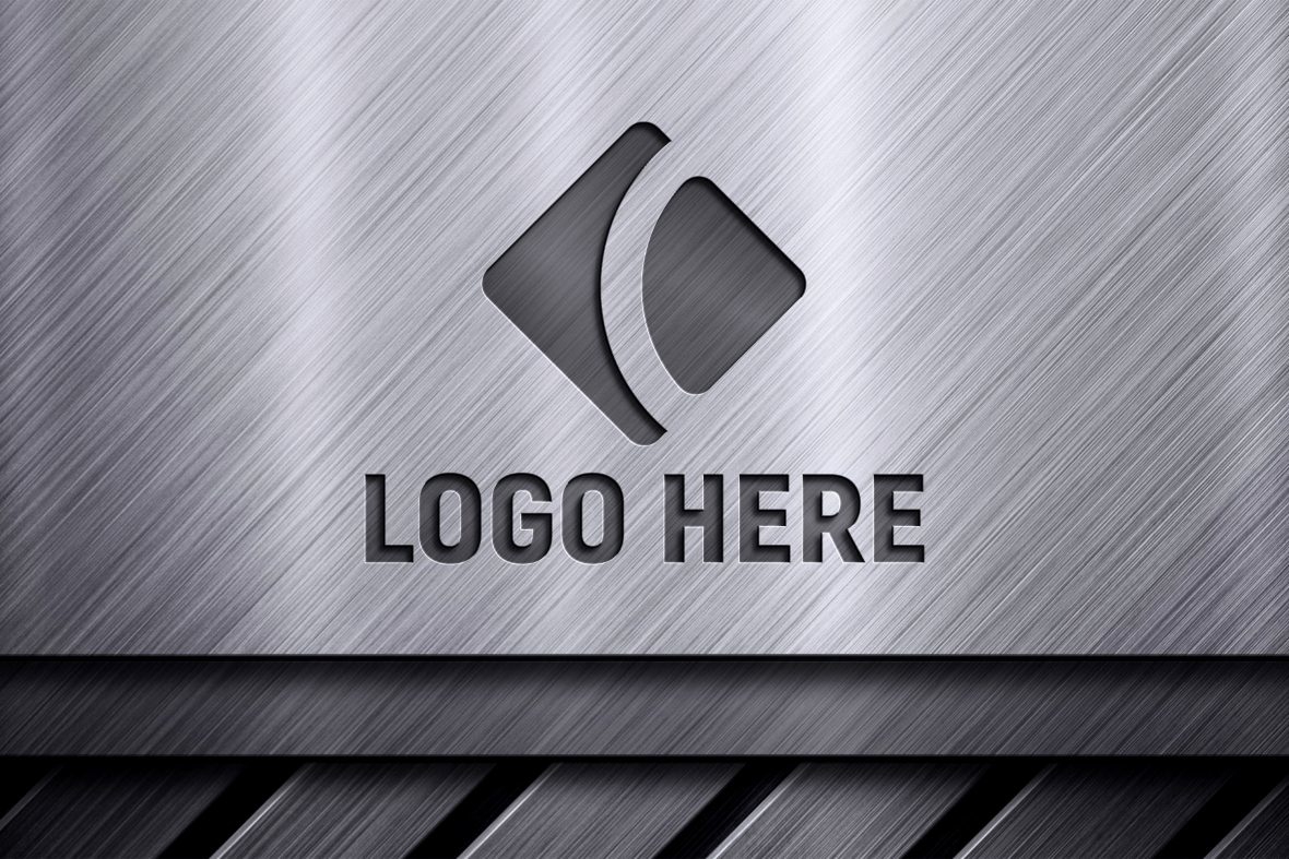 فایل موکاپ لوگو برش لیزری واقع‌گرایانه روی پس‌زمینه نقره‌ای متالیک - Realistic Laser Cut on Metallic Silver Background Logo Mockup