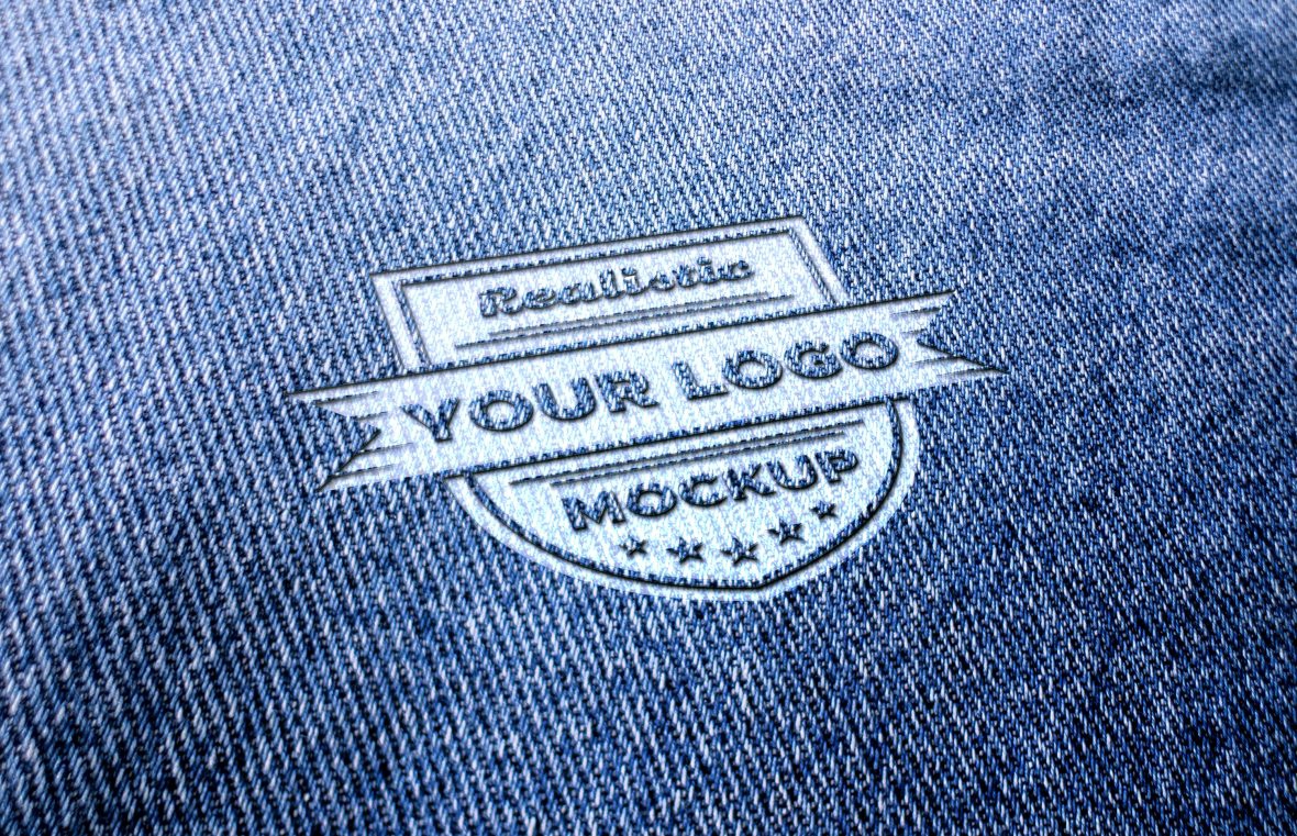 فایل موکاپ لوگو واقع‌گرایانه روی شلوار جین آبی یا پارچه آبی - Realistic logo mockup on blue jeans or blue fabric